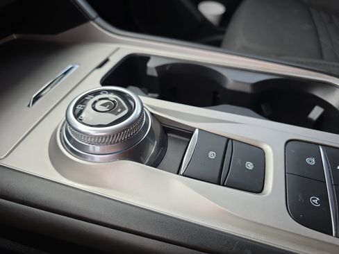 Used 2021 Ford Explorer XLT image 19