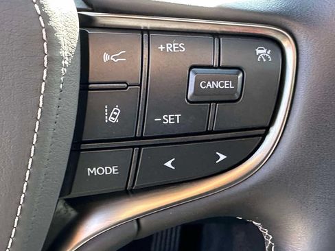 Used 2022 Lexus LS 500 AWD w/ Interior Upgrade Package image 32