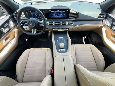 New 2026 Mercedes-Benz GLS 580 4MATIC image 13