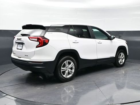 Used 2024 GMC Terrain SLE image 5