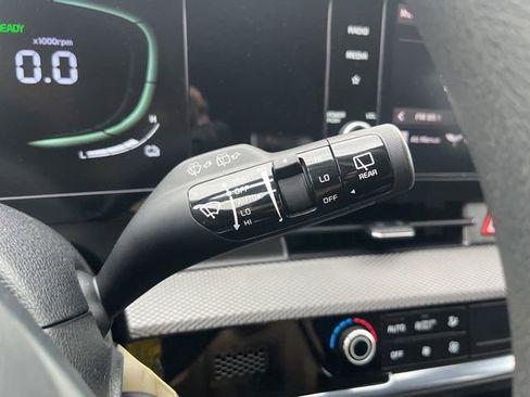 Used 2023 Kia Sportage LX image 17