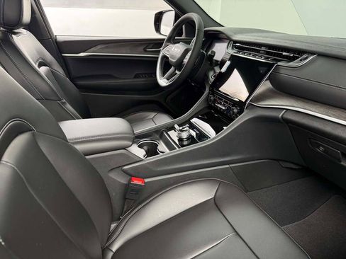 New 2025 Jeep Grand Cherokee Limited w/ Black Appearance Package image 24