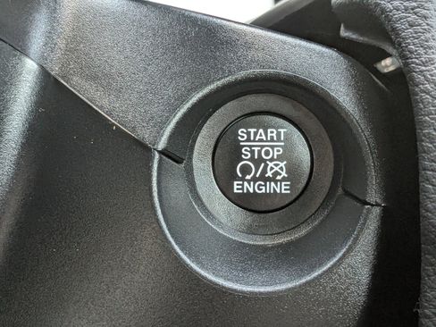 Certified 2021 Jeep Compass Latitude w/ Sun and Sound Group image 28