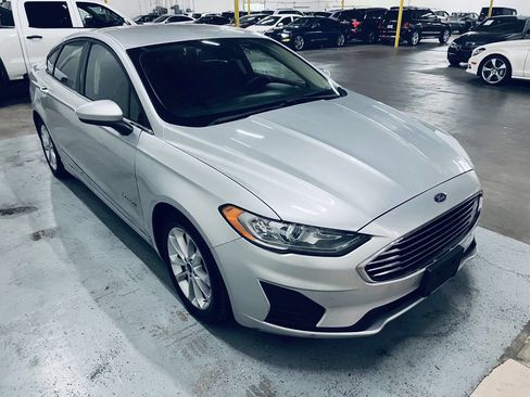 Used 2019 Ford Fusion SE FWD image 7