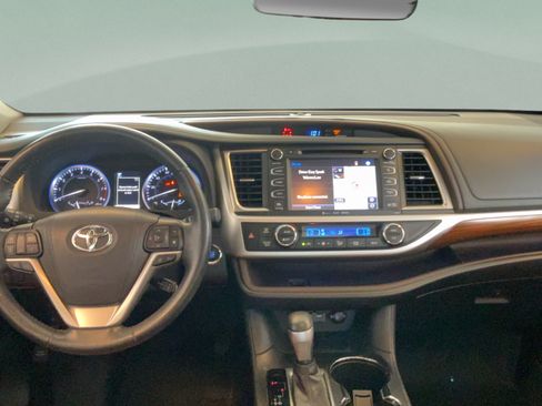 Used 2019 Toyota Highlander Limited Platinum FWD image 27