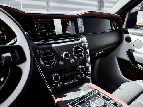 Used 2026 Rolls-Royce Cullinan image 60