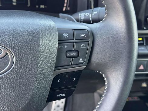 Used 2025 Toyota Camry SE image 11