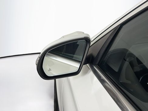 Used 2019 Mercedes-Benz GLC 300 4MATIC image 16