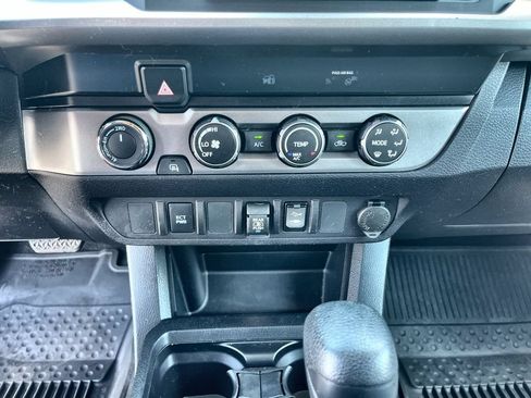 Used 2019 Toyota Tacoma SR5 AWD/4WD image 16