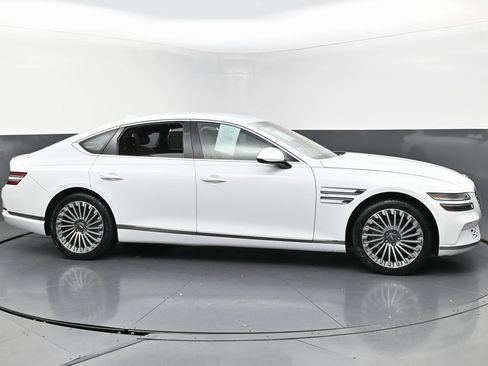 Used 2023 Genesis G80 image 6