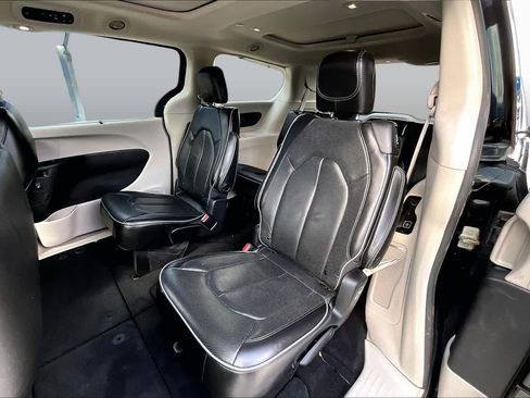 Used 2019 Chrysler Pacifica Limited FWD image 20