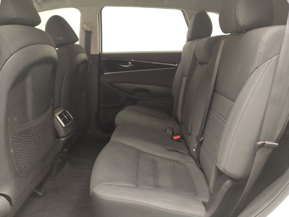 Used 2020 Kia Sorento LX FWD image 18