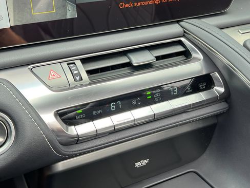 Used 2025 Lexus LC 500 Convertible w/ Touring Package RWD image 32