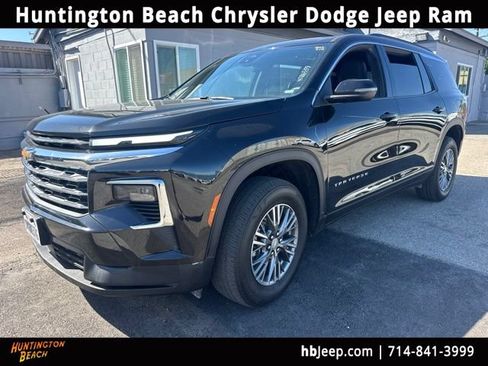 Used 2026 Chevrolet Traverse LT FWD image 1