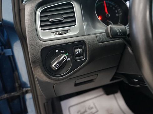 Used 2016 Volkswagen e-Golf SEL Premium image 31