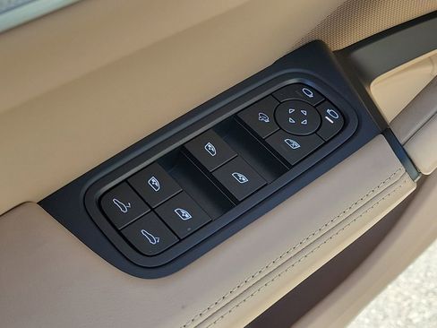 Certified 2025 Porsche Cayenne Coupe image 26