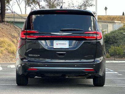 Used 2023 Chrysler Pacifica Touring-L