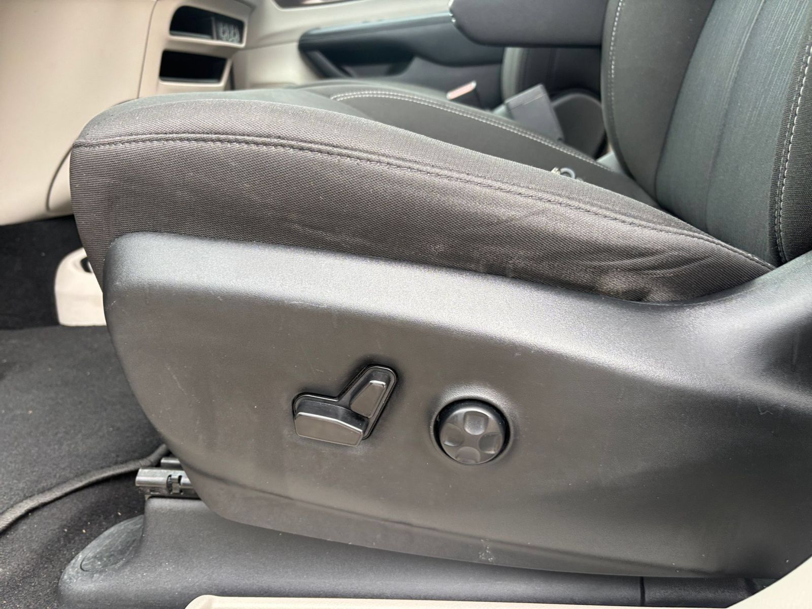 Used 2023 Chrysler Voyager LX FWD image 21