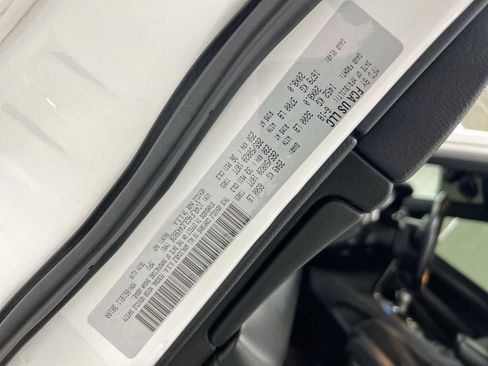 Used 2018 Jeep Grand Cherokee Altitude AWD/4WD image 28