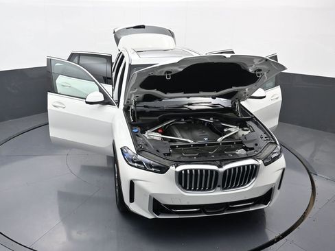 New 2025 BMW X5 xDrive40i w/ Parking Assistance Package image 43