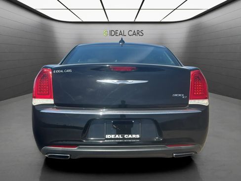 Used 2016 Chrysler 300 C RWD image 6