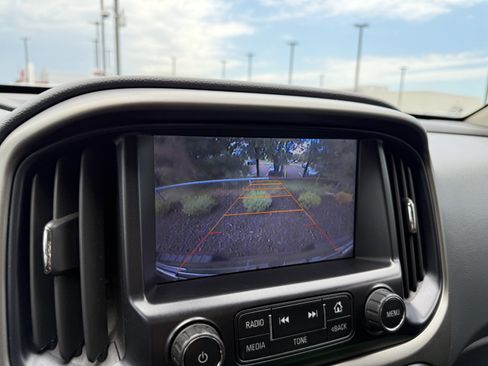 Used 2015 Chevrolet Colorado Z71 AWD/4WD image 15