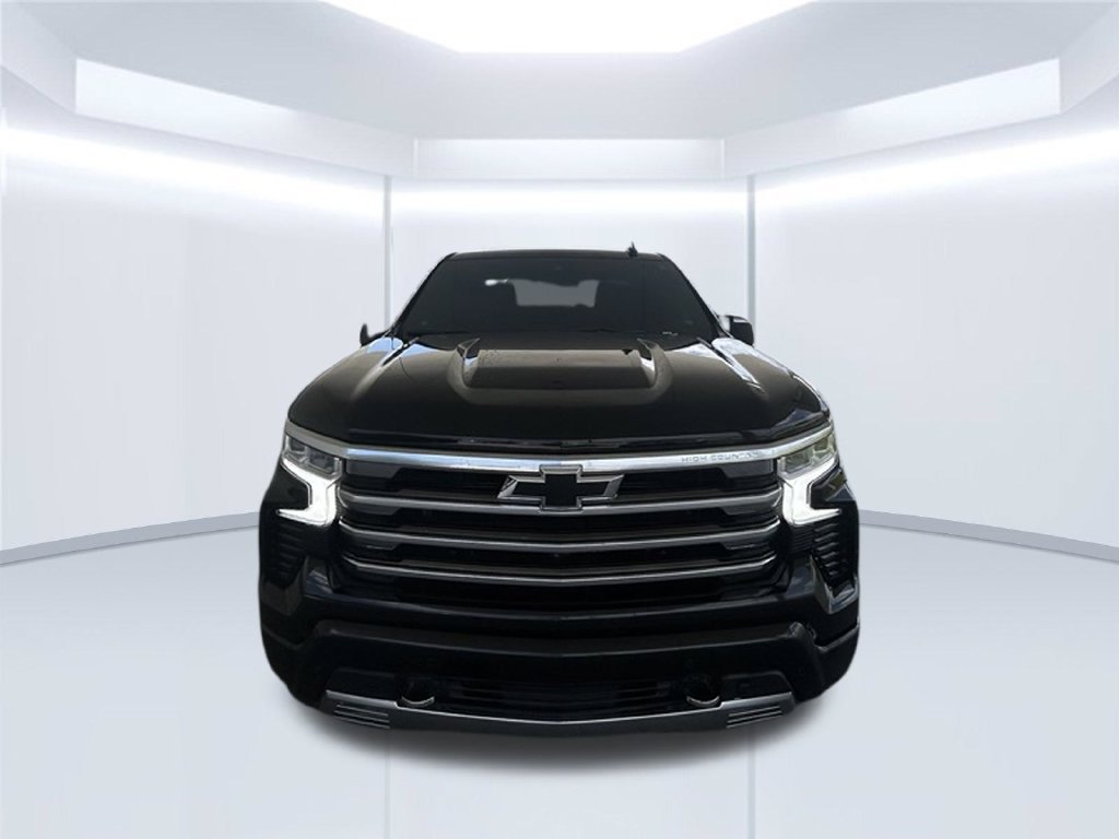 Used 2023 Chevrolet Silverado 1500 High Country w/ Technology Package AWD/4WD image 2