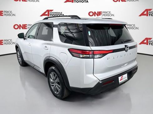 Used 2025 Nissan Pathfinder SV FWD image 5