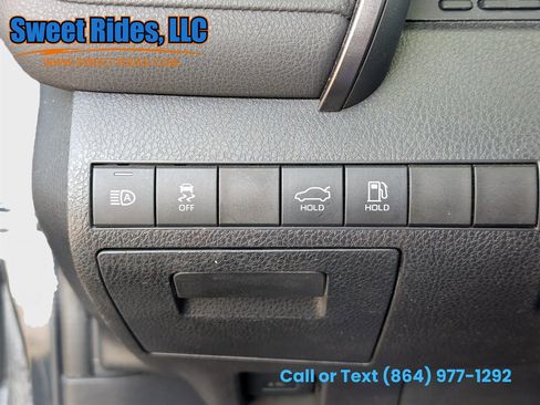 Used 2019 Toyota Camry LE image 18