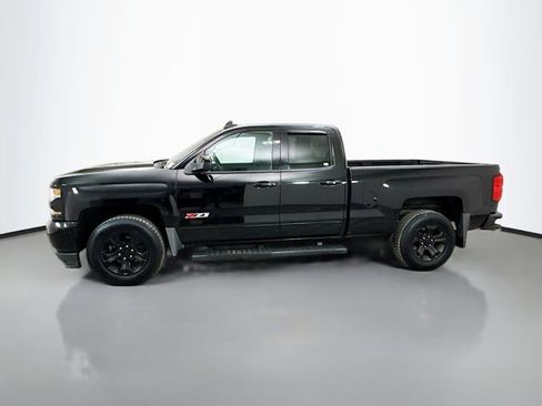 Used 2018 Chevrolet Silverado 1500 LT w/ Midnight Edition image 4