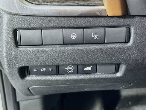 Used 2025 Nissan Rogue Platinum w/ Platinum Premium Package FWD image 22