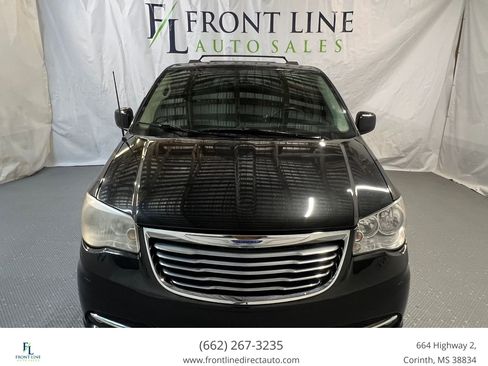 Used 2015 Chrysler Town & Country Touring FWD image 2