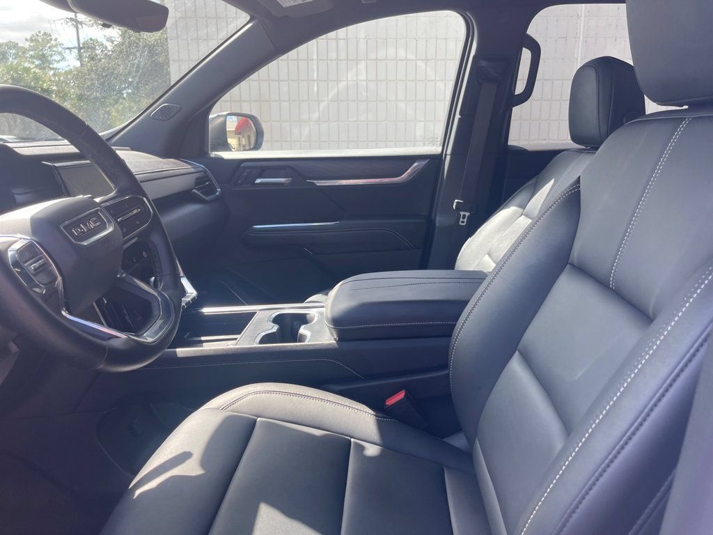 Used 2026 GMC Acadia Elevation w/ Elevation Premium Package FWD image 12