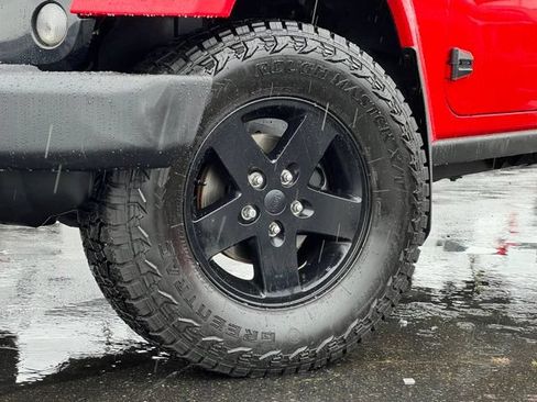 Used 2015 Jeep Wrangler Unlimited Sahara w/ Quick Order Package 24X AWD/4WD image 3