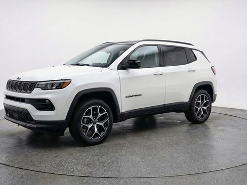 Used 2025 Jeep Compass Limited AWD/4WD image 3