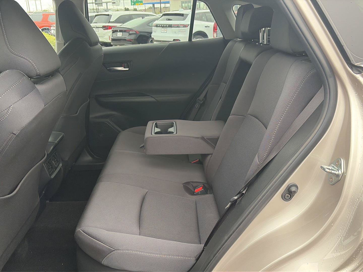 Used 2024 Toyota Venza LE AWD/4WD image 27