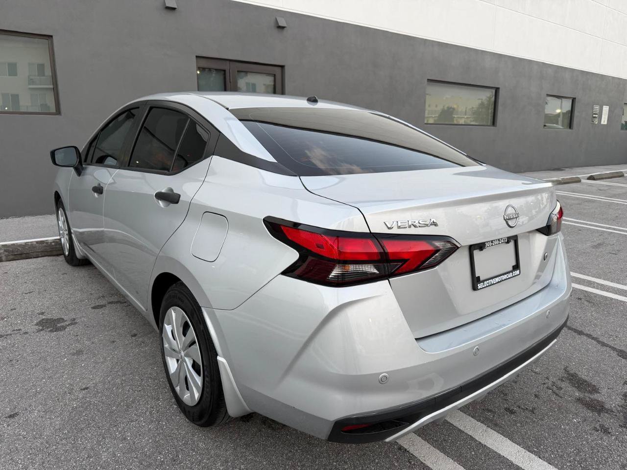 Used 2024 Nissan Versa S w/ Trunk Package FWD image 4