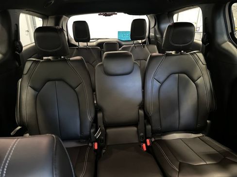 New 2027 Chrysler Pacifica Select FWD image 24