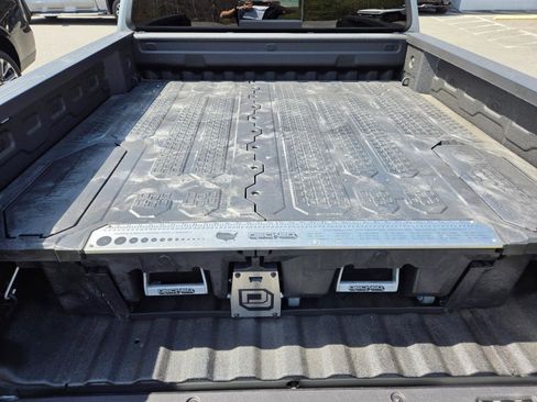 Used 2023 GMC Canyon AT4X image 12