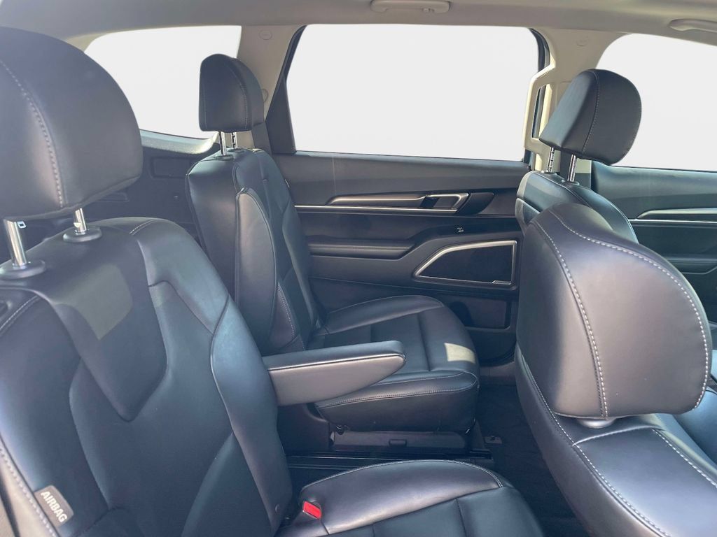 Used 2025 Kia Telluride S FWD image 12