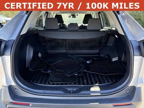 Used 2022 Toyota RAV4 XLE w/ Convenience Package image 12