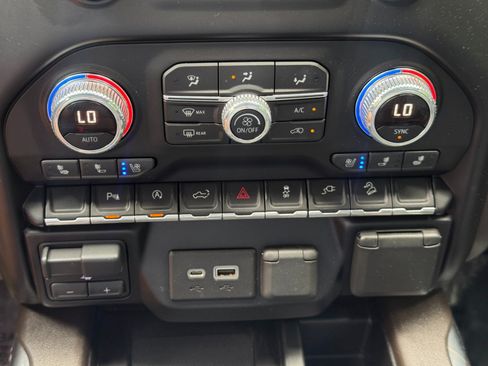 Used 2019 GMC Sierra 1500 Denali AWD/4WD image 32