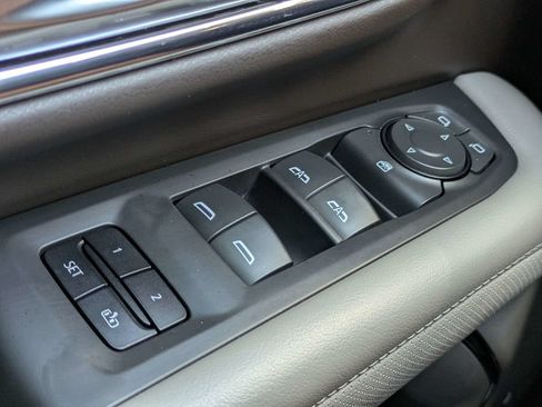 Used 2023 GMC Yukon SLT AWD/4WD image 25