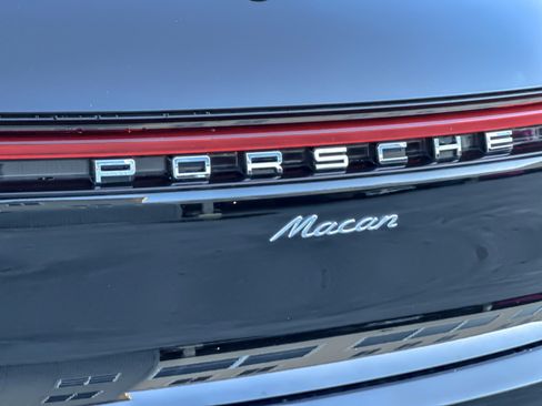 Used 2023 Porsche Macan image 27