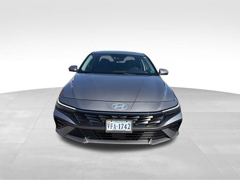 Used 2024 Hyundai Elantra Limited image 9
