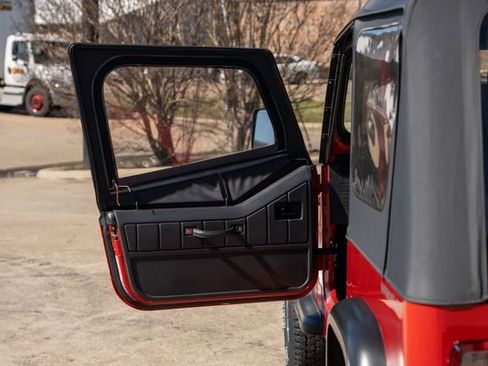 Used 1993 Jeep Wrangler S image 19