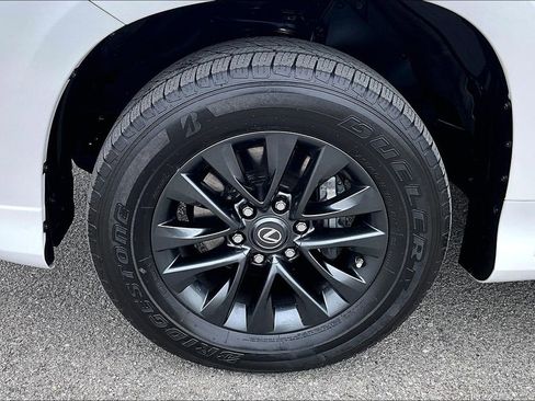 Used 2023 Lexus GX 460 Premium w/ Premium Package image 12