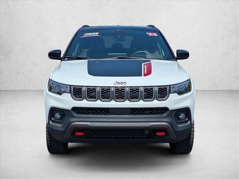 Used 2025 Jeep Compass Trailhawk AWD/4WD image 2