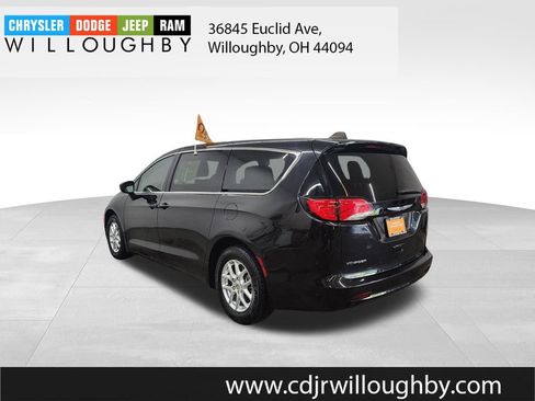 Certified 2022 Chrysler Voyager LX FWD image 6