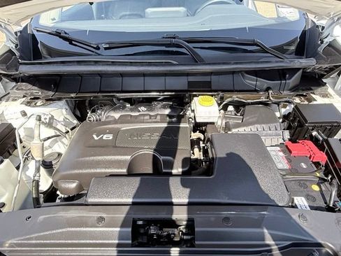 Used 2024 Nissan Pathfinder SL w/ SL Premium Package FWD image 19
